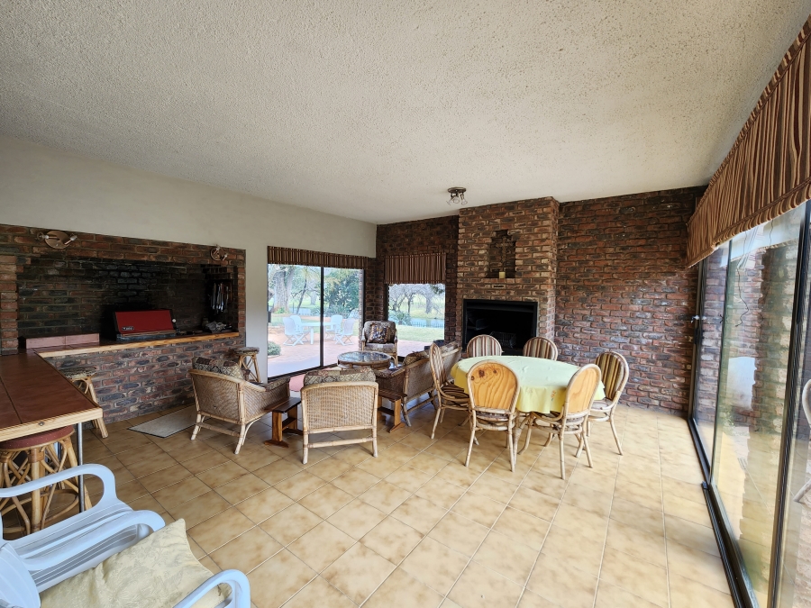 5 Bedroom Property for Sale in Mooivallei Park North West